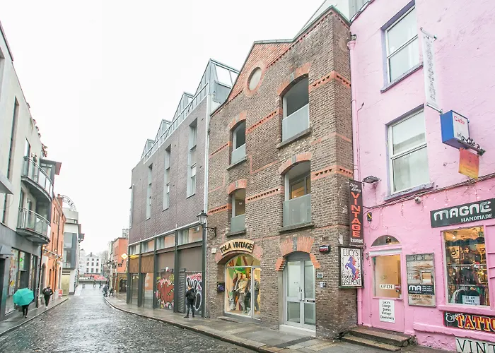 Temple Bar Crown Square 아파트 *