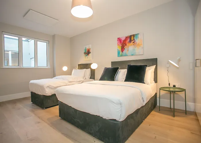 Temple Bar Crown Square * Dublin